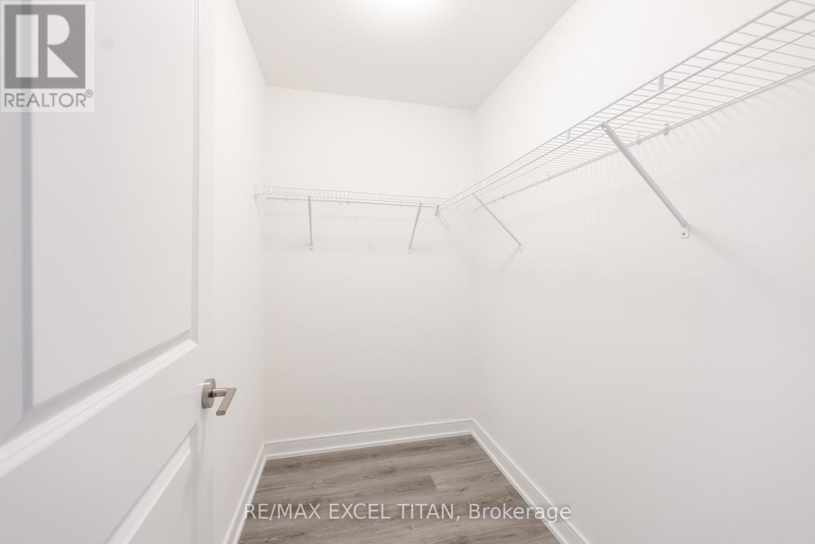 208 - 25 Neighbourhood Lane, Toronto, Ontario  M8Y 0C4 - Photo 10 - W12939858