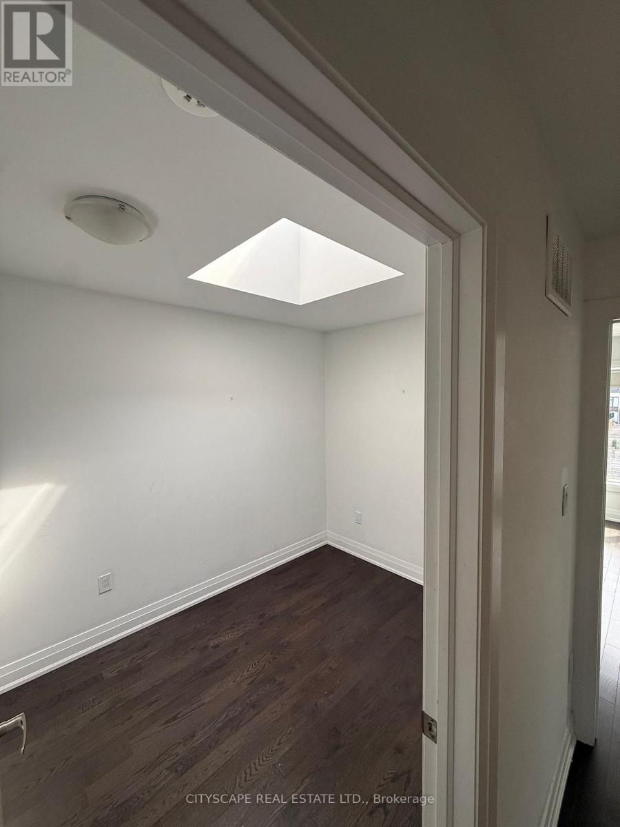 2 - 37 Wild Rose Gardens, Toronto, Ontario  M6L 0A5 - Photo 6 - W12939894