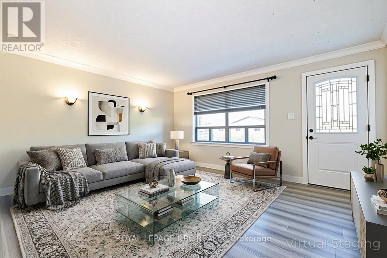 14 Oakwood Avenue, St. Catharines, Ontario  L2P 1L1 - Photo 2 - X12939874