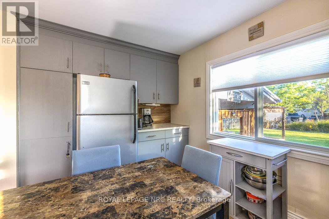 14 Oakwood Avenue, St. Catharines, Ontario  L2P 1L1 - Photo 5 - X12939874