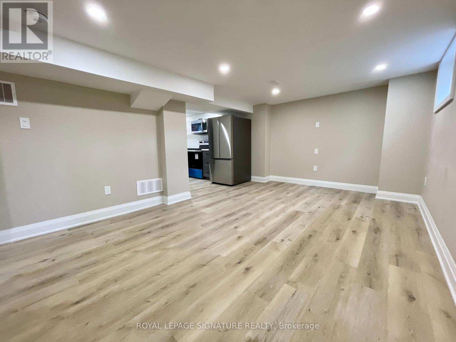 Bsmt - 282 East 18th Street, Hamilton, Ontario  L9A 4P6 - Photo 3 - X12939888