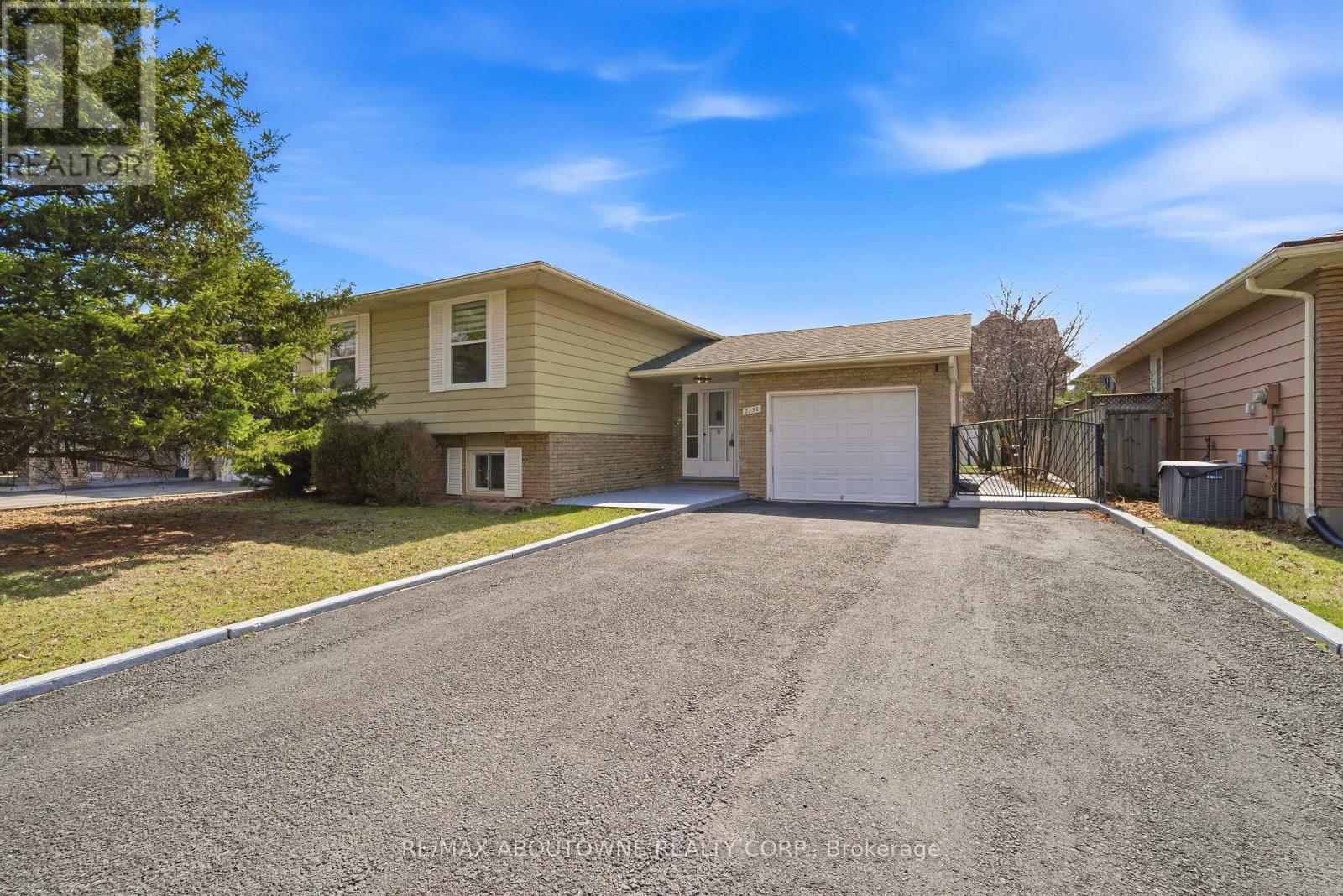 7238 Parkdale Street, Niagara Falls, Ontario  L2E 5P3 - Photo 2 - X12939890