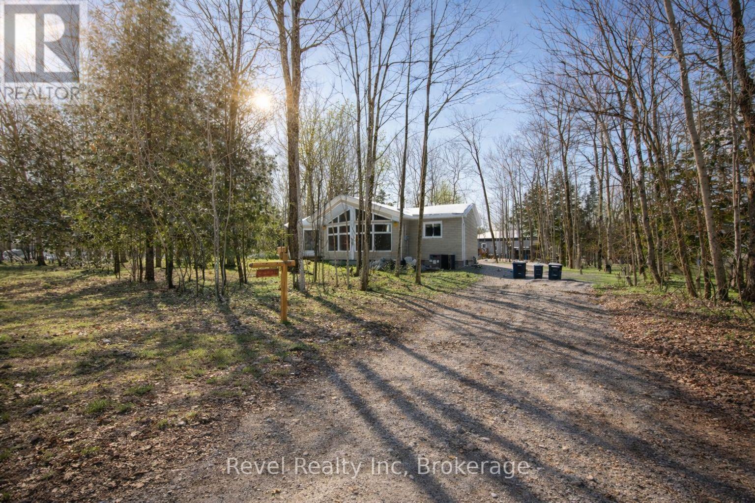 8 Manitou Crescent, Tiny, Ontario  L9M 0C6 - Photo 1 - S12716196