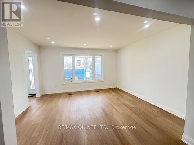 23 Robertson Lane, Belleville, Ontario  K8P 4C2 - Photo 4 - X12934836