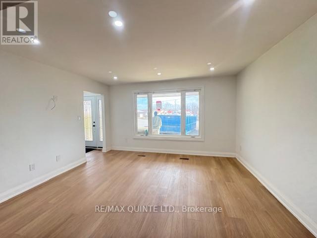 23 Robertson Lane, Belleville, Ontario  K8P 4C2 - Photo 3 - X12934836