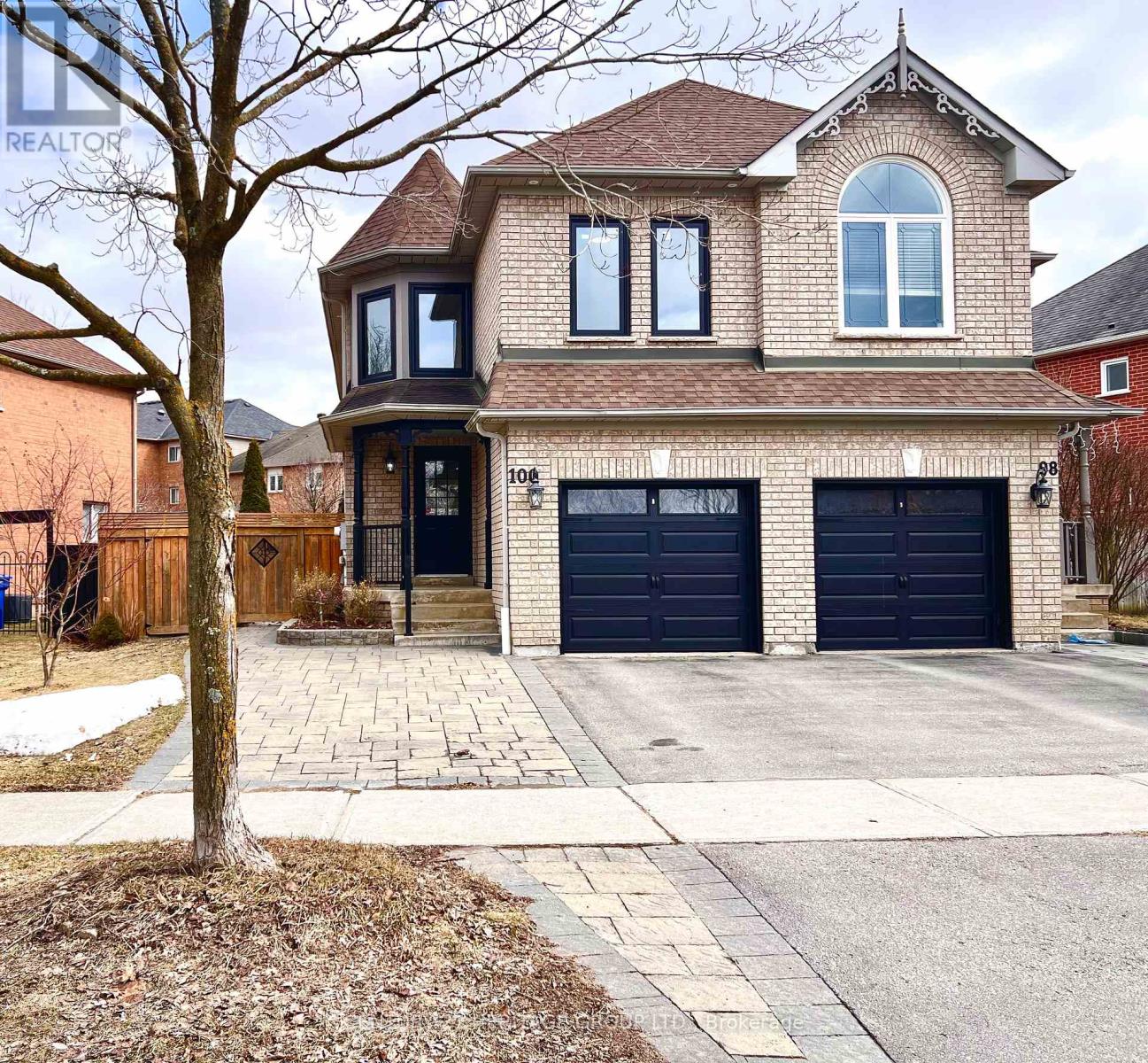 100 WOODROOF CRESCENT, Aurora, Ontario