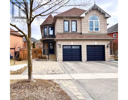 100 WOODROOF CRESCENT, Aurora, Ontario