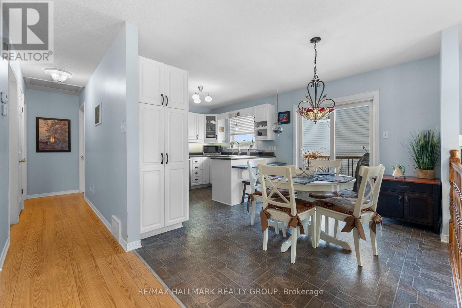 156 Charles Street, Arnprior, Ontario  K7S 1A7 - Photo 6 - X12936882