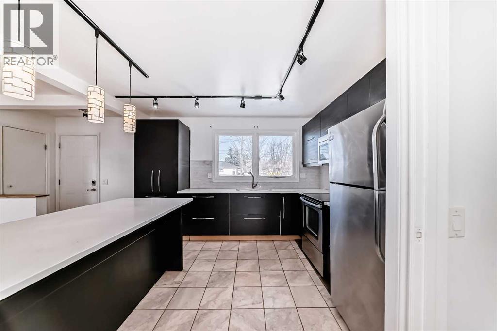 212 78 Avenue NE, Calgary, Alberta  T2K 0R2 - Photo 8 - A2289672