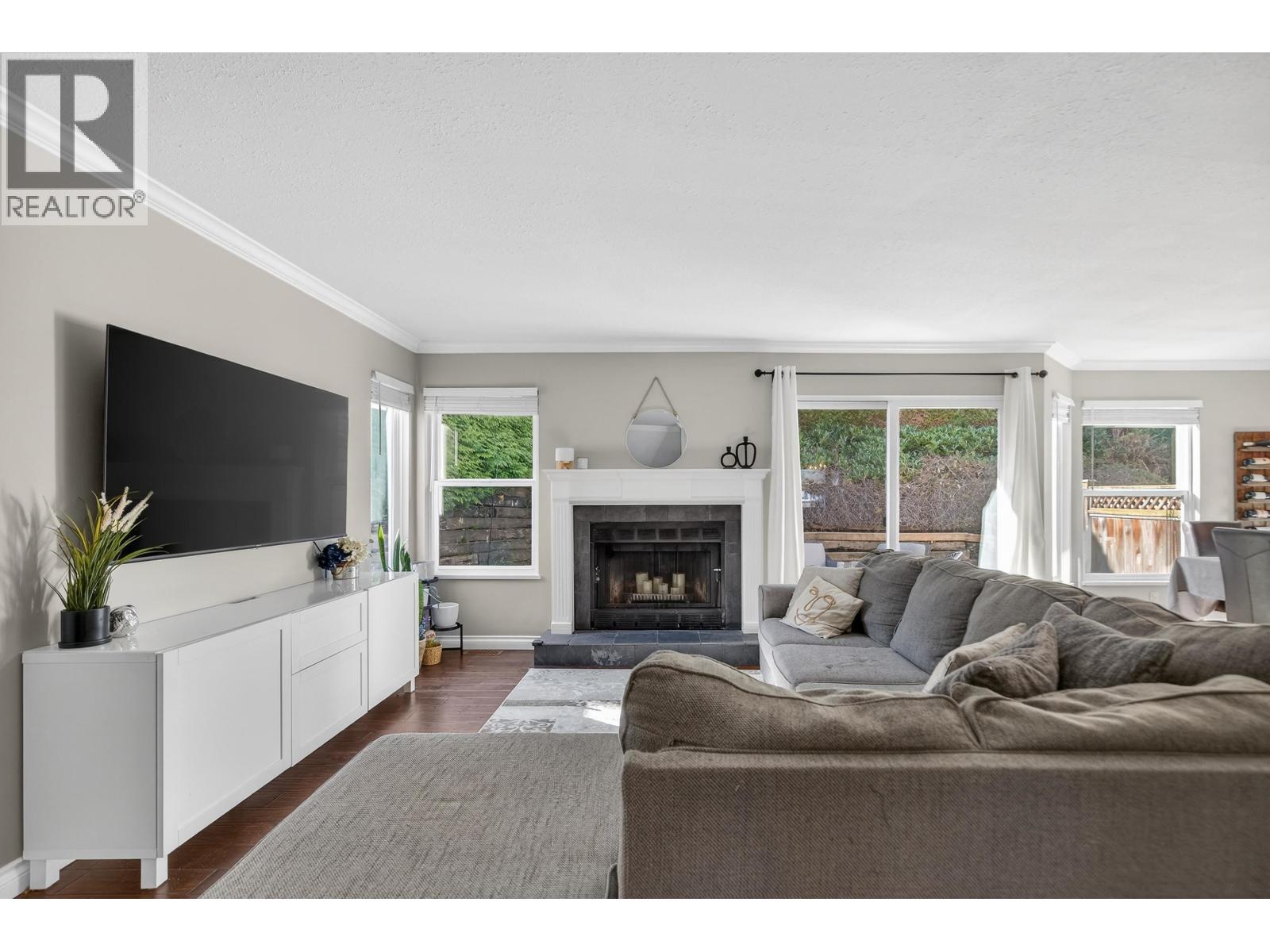 205 1180 Falcon Drive, Coquitlam, British Columbia  V3E 2K6 - Photo 3 - R3095506