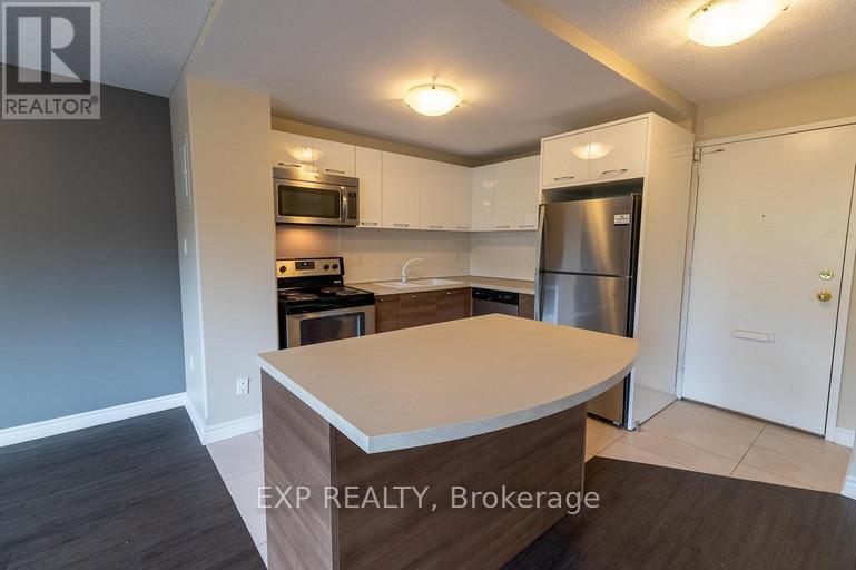 106 - 375 Scott Street, St. Catharines, Ontario  L2M 3W3 - Photo 2 - X12940006