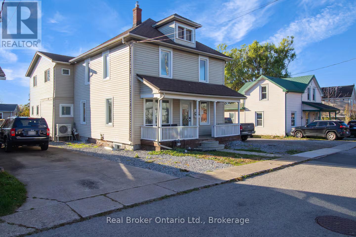 34 Church Street, Port Colborne, Ontario  L3K 2M4 - Photo 1 - X12940026