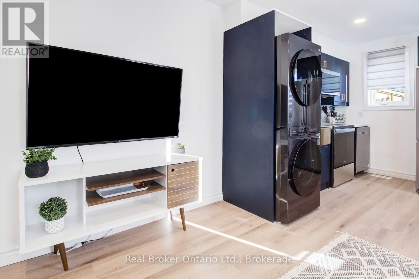 34 Church Street, Port Colborne, Ontario  L3K 2M4 - Photo 19 - X12940026