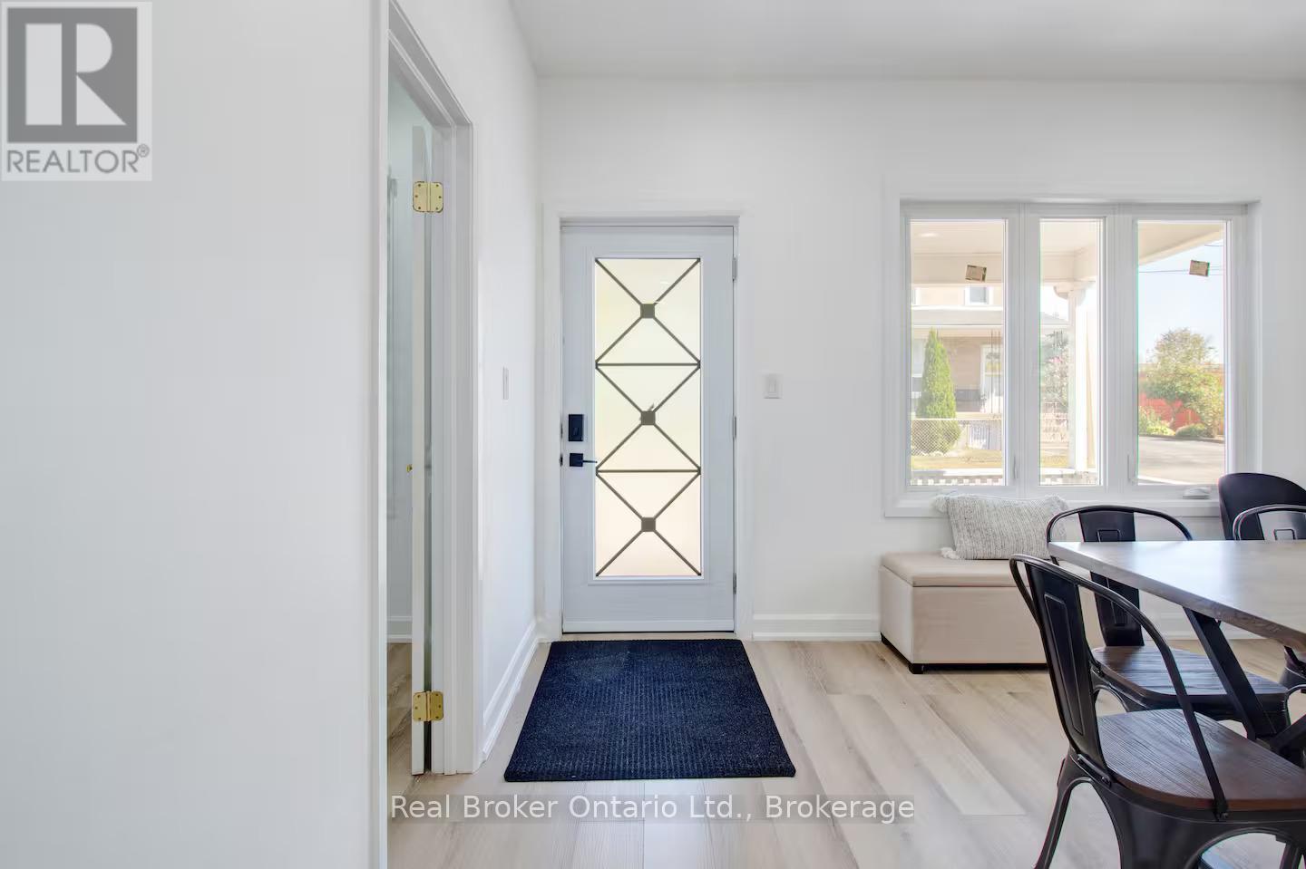 34 Church Street, Port Colborne, Ontario  L3K 2M4 - Photo 2 - X12940026