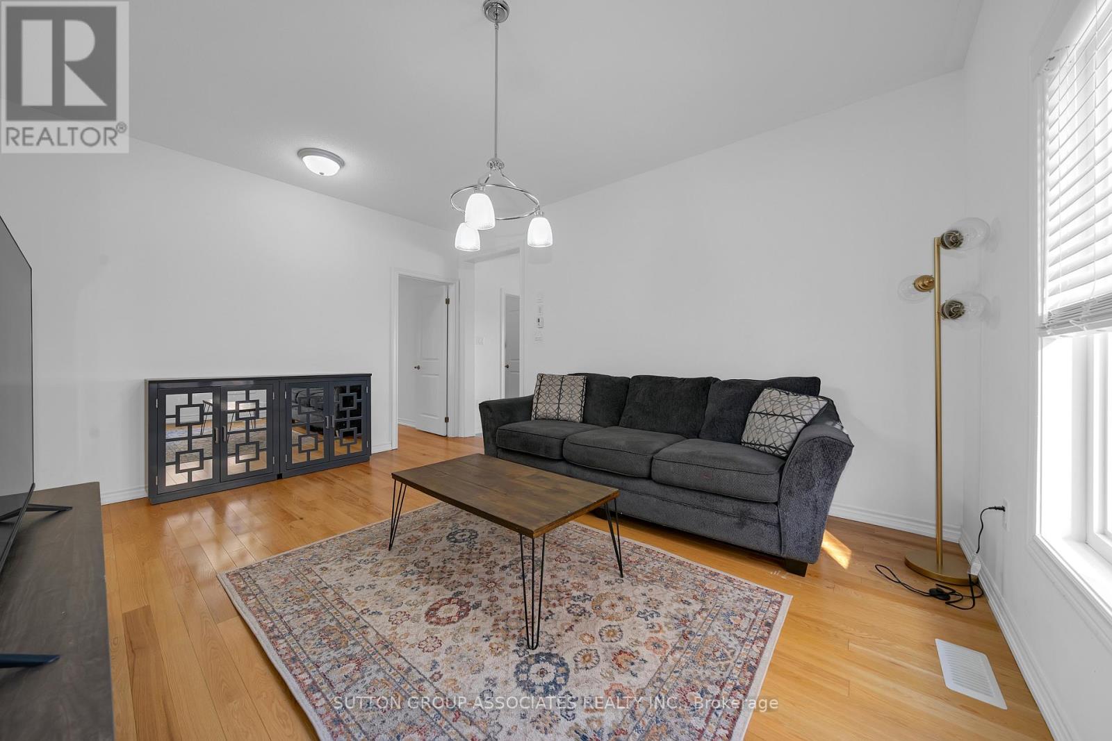 130 Lyle Drive, Clarington, Ontario  L1C 0V7 - Photo 5 - E12917580