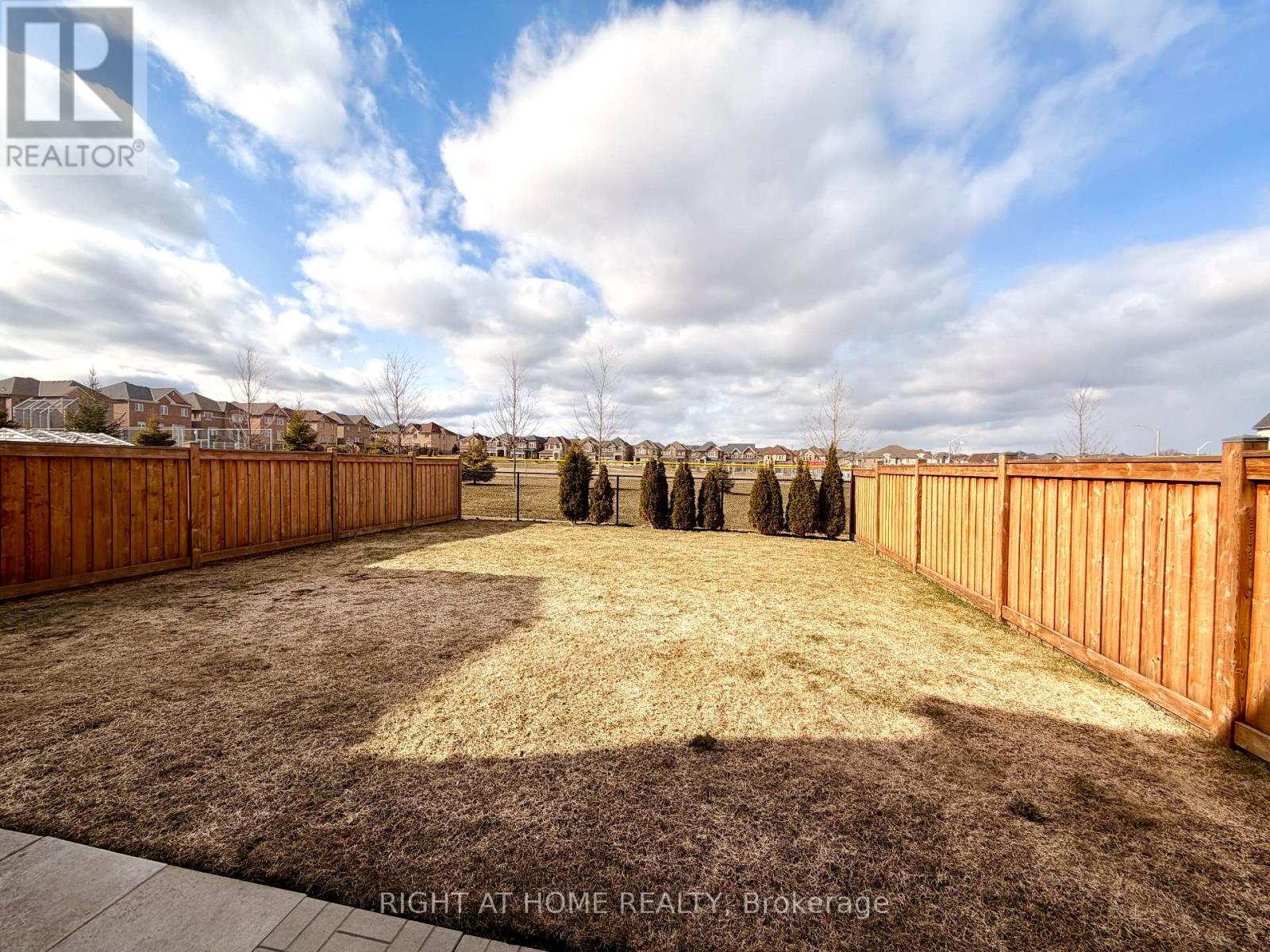 12 Tupling Street, Bradford West Gwillimbury, Ontario  L3Z 0W8 - Photo 2 - N12774272