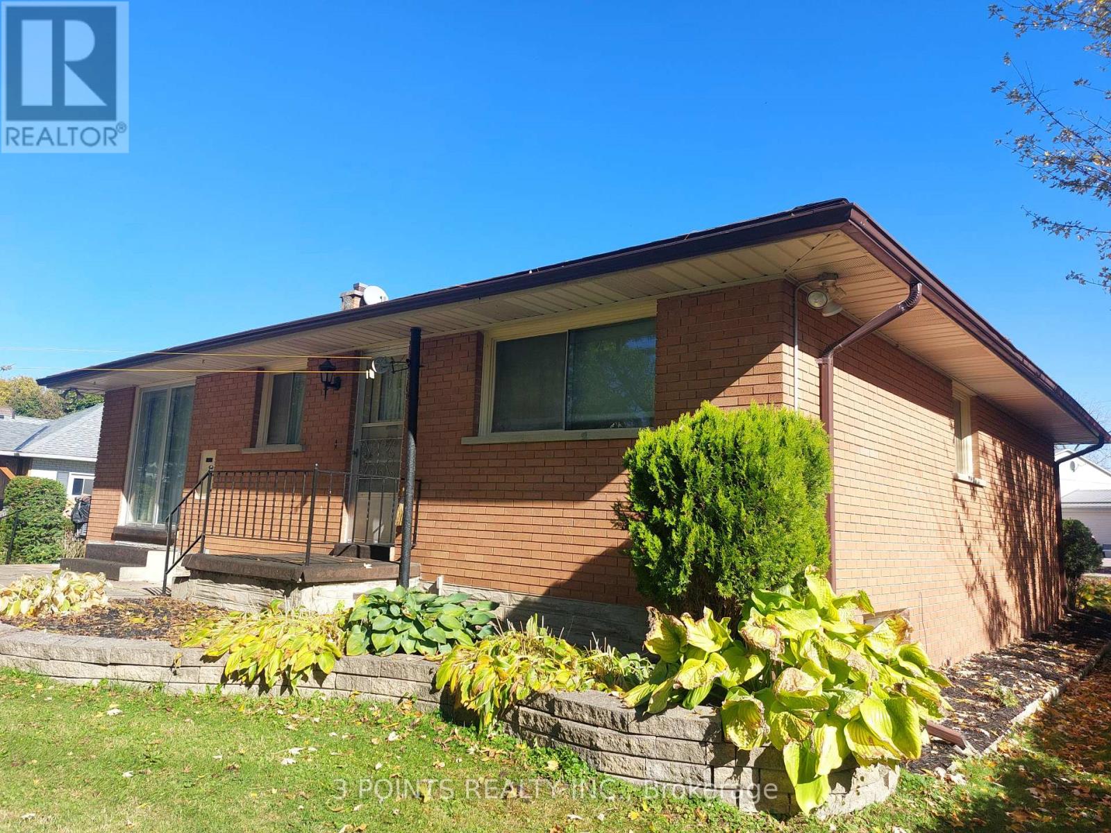 194 Peel Street S, St. Marys, Ontario  N4X 1B6 - Photo 5 - X12940152