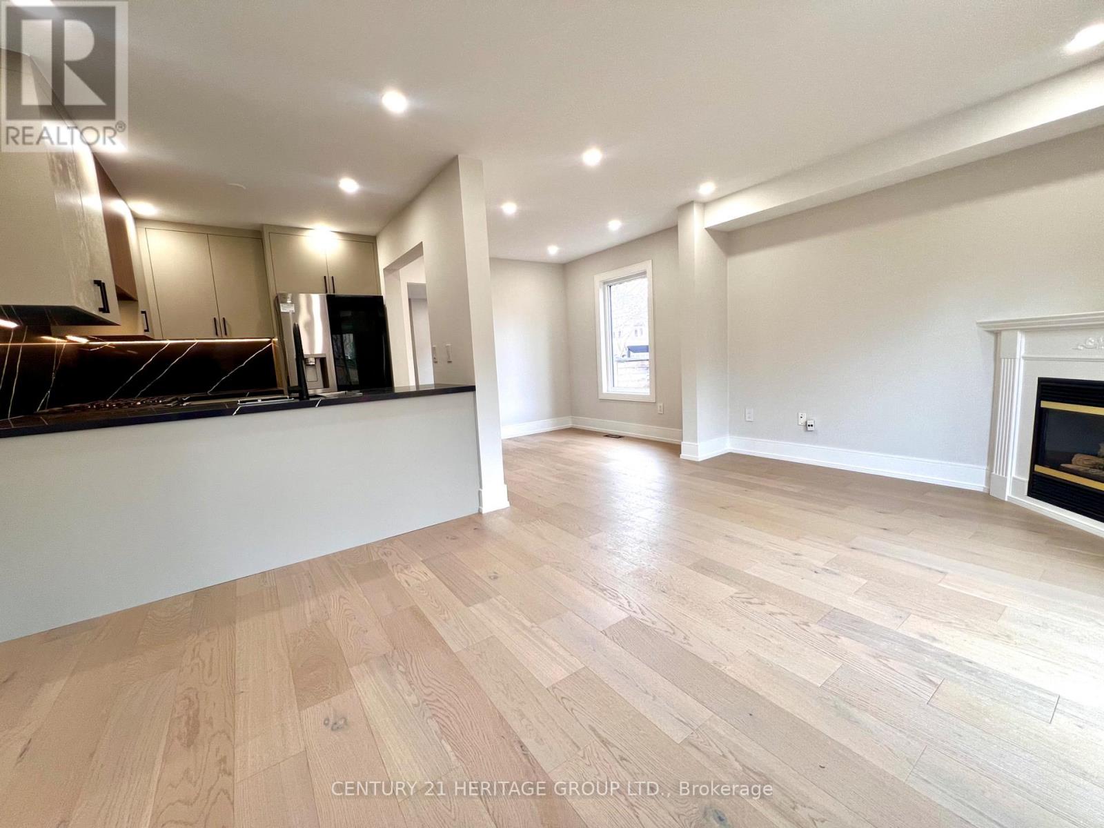 100 Woodroof Crescent, Aurora, Ontario  L4G 7H3 - Photo 6 - N12939592