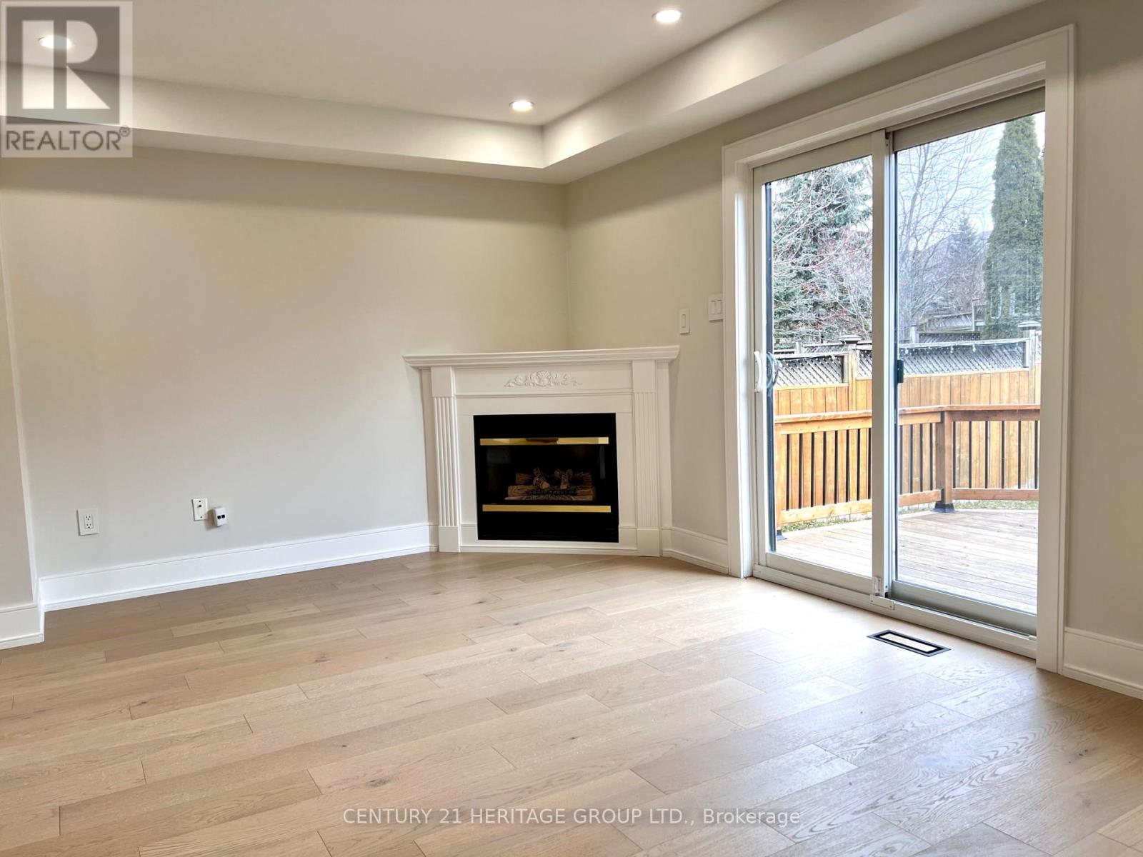 100 Woodroof Crescent, Aurora, Ontario  L4G 7H3 - Photo 5 - N12939592