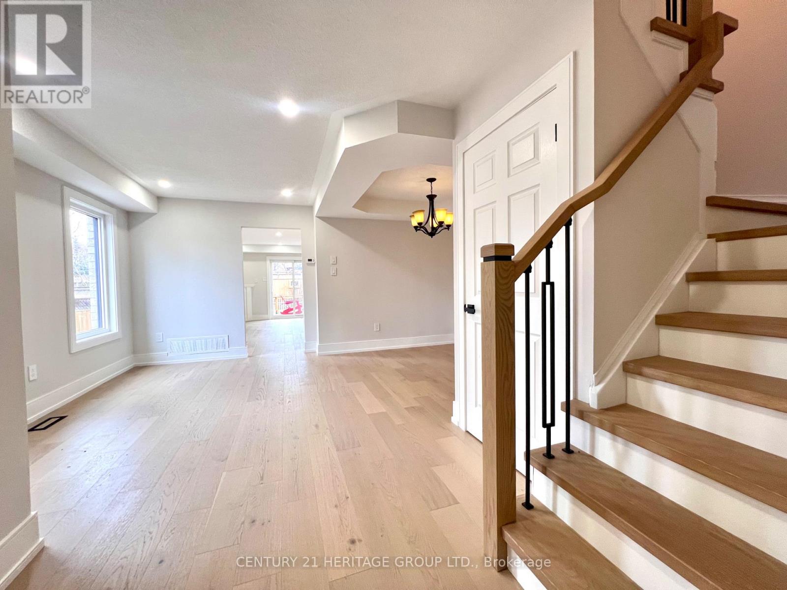 100 Woodroof Crescent, Aurora, Ontario  L4G 7H3 - Photo 10 - N12939592