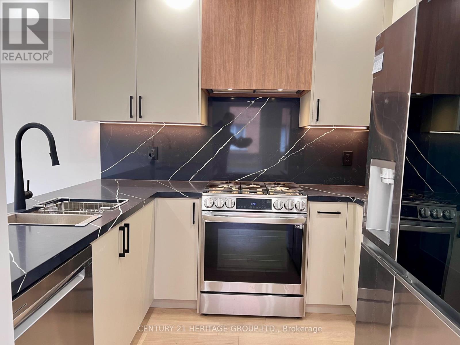 100 Woodroof Crescent, Aurora, Ontario  L4G 7H3 - Photo 7 - N12939592