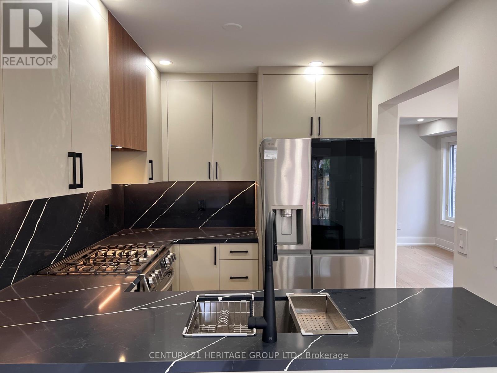 100 Woodroof Crescent, Aurora, Ontario  L4G 7H3 - Photo 8 - N12939592