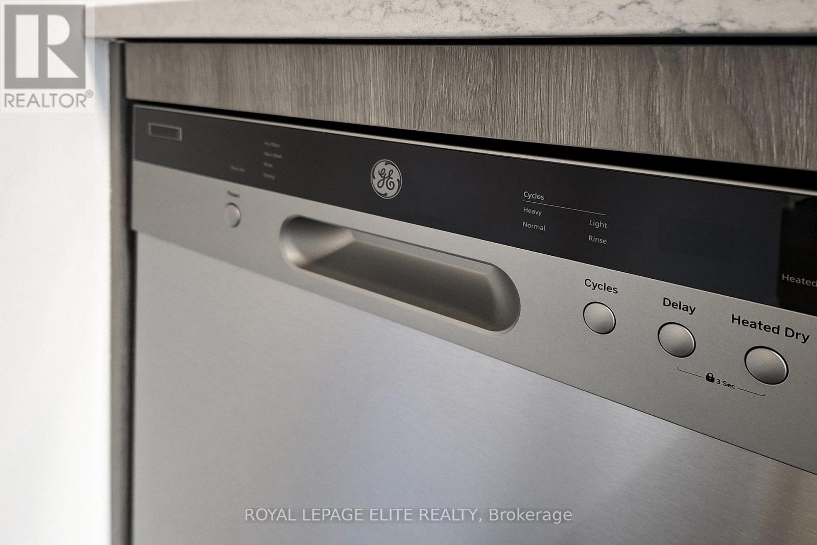 313 - 101 Cathedral High Street, Markham, Ontario  L6C 3L8 - Photo 22 - N12936620