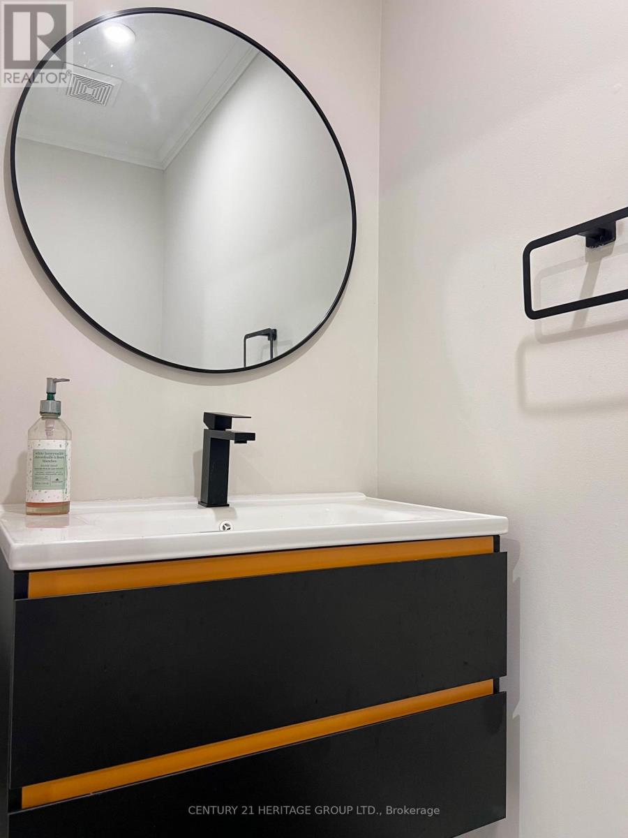 100 Woodroof Crescent, Aurora, Ontario  L4G 7H3 - Photo 9 - N12939592