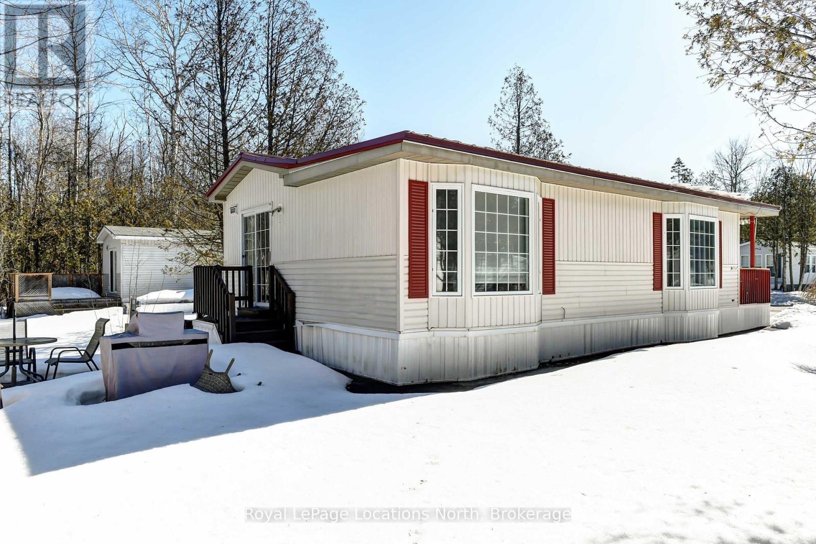 22 Prince Charles Avenue, Springwater, Ontario  L0L 1P0 - Photo 4 - S12940126