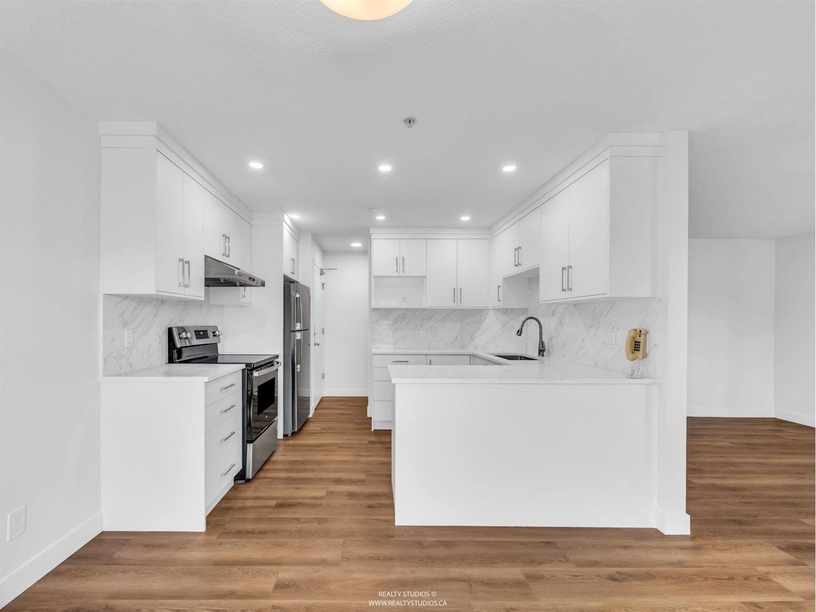 402 12130 80 Avenue, Surrey, British Columbia  V3W 0V2 - Photo 2 - R3105322