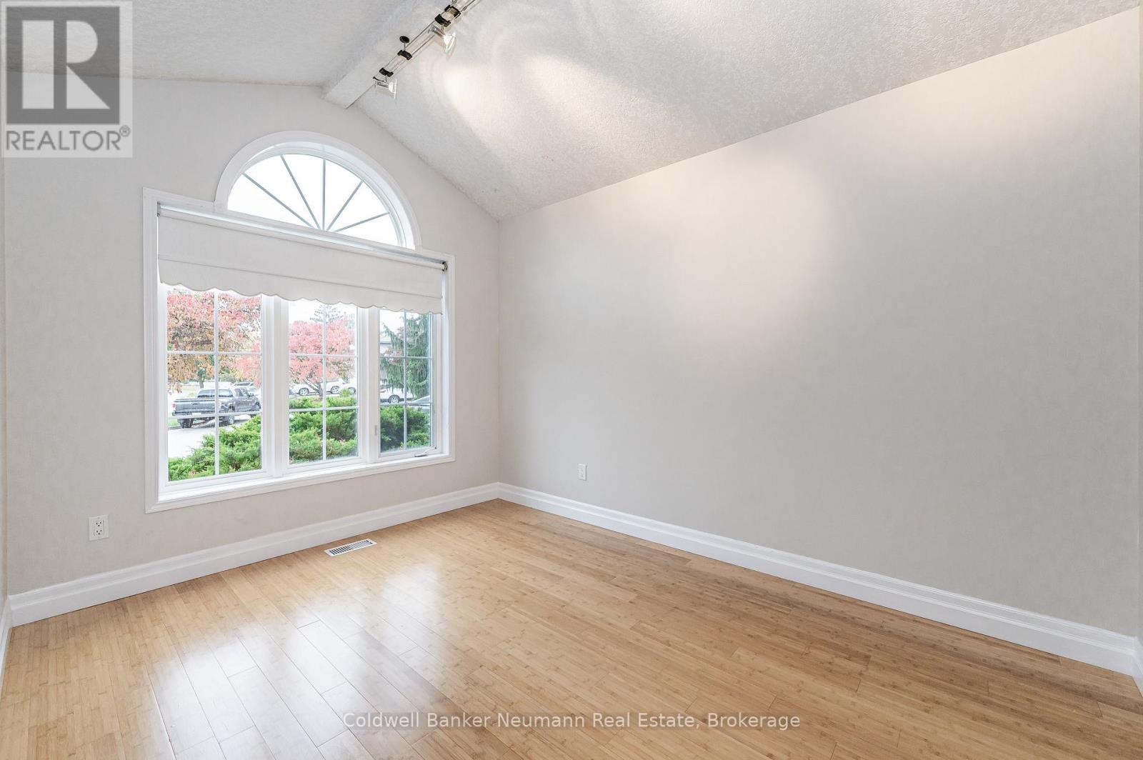 Upper - 18 Whittaker Court, Guelph, Ontario  N1C 1G1 - Photo 6 - X12940086