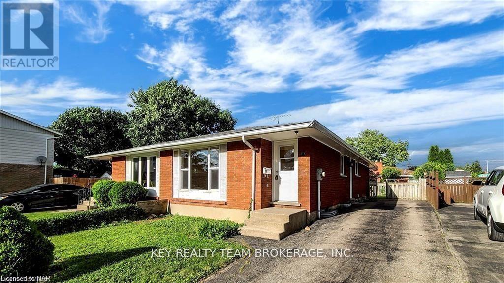 10 Hill Park Lane, St. Catharines, Ontario  L2N 1C6 - Photo 1 - X12940038