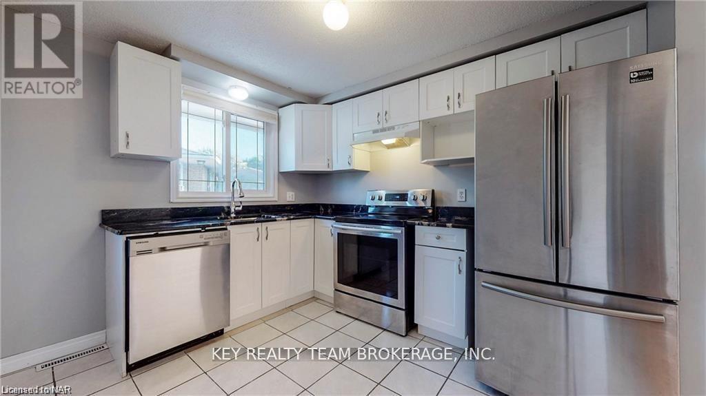 10 Hill Park Lane, St. Catharines, Ontario  L2N 1C6 - Photo 6 - X12940038