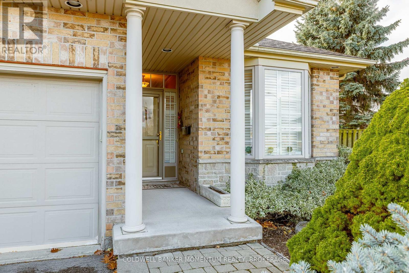 7 Willowlanding Court, Welland, Ontario  L3C 7L7 - Photo 4 - X12940046