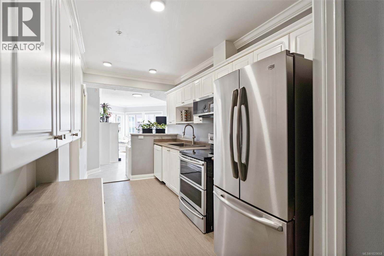 324 405 Quebec St, Victoria, British Columbia  V8V 4Z2 - Photo 9 - 1029668