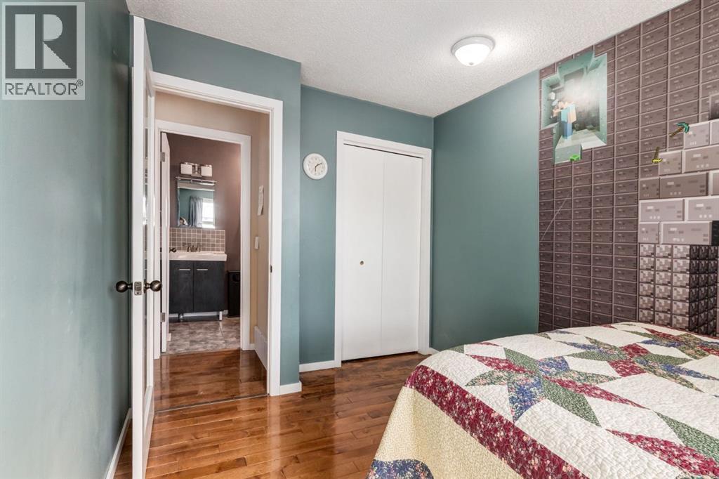 3 Woodglen Crescent Sw, Calgary, Alberta T2W 4L1 - Photo 20 - A2296395