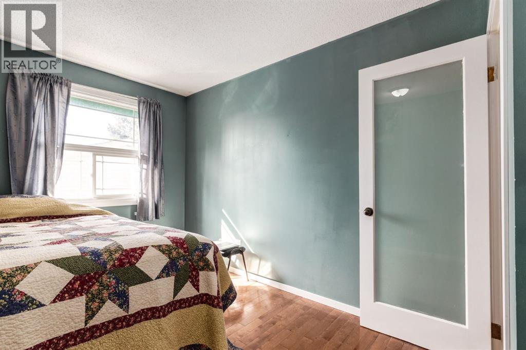 3 Woodglen Crescent Sw, Calgary, Alberta T2W 4L1 - Photo 21 - A2296395