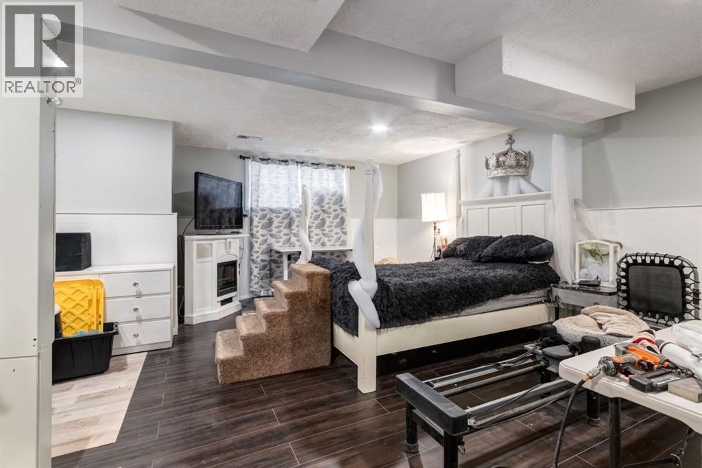 3 Woodglen Crescent Sw, Calgary, Alberta T2W 4L1 - Photo 24 - A2296395