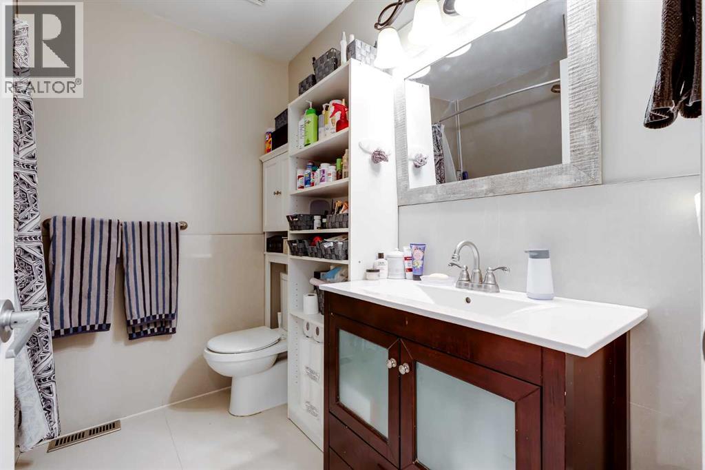 6 West Aarsby Road, Cochrane, Alberta  T4C 1M4 - Photo 7 - A2297276