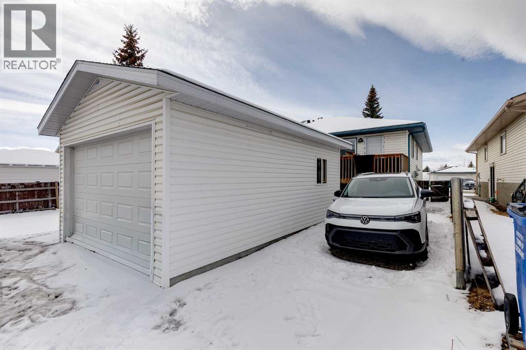6 West Aarsby Road, Cochrane, Alberta  T4C 1M4 - Photo 21 - A2297276