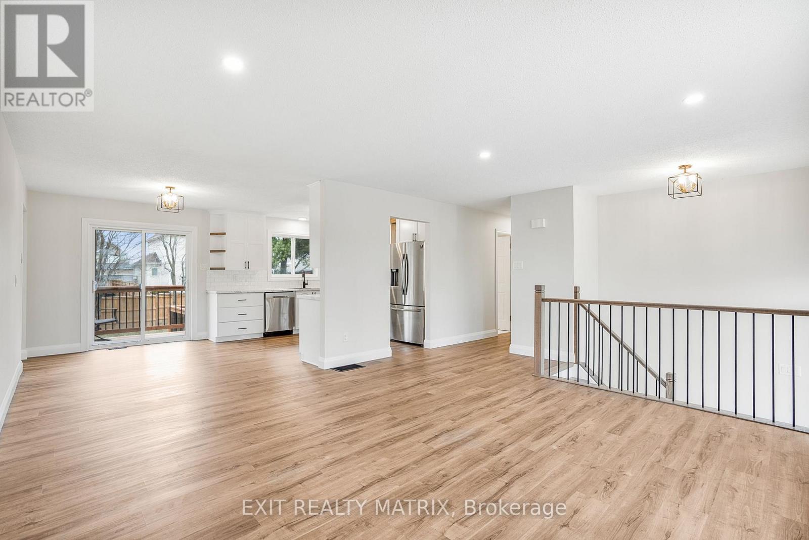 58 Castlebeau Street, Russell, Ontario  K0A 1W0 - Photo 5 - X12939948