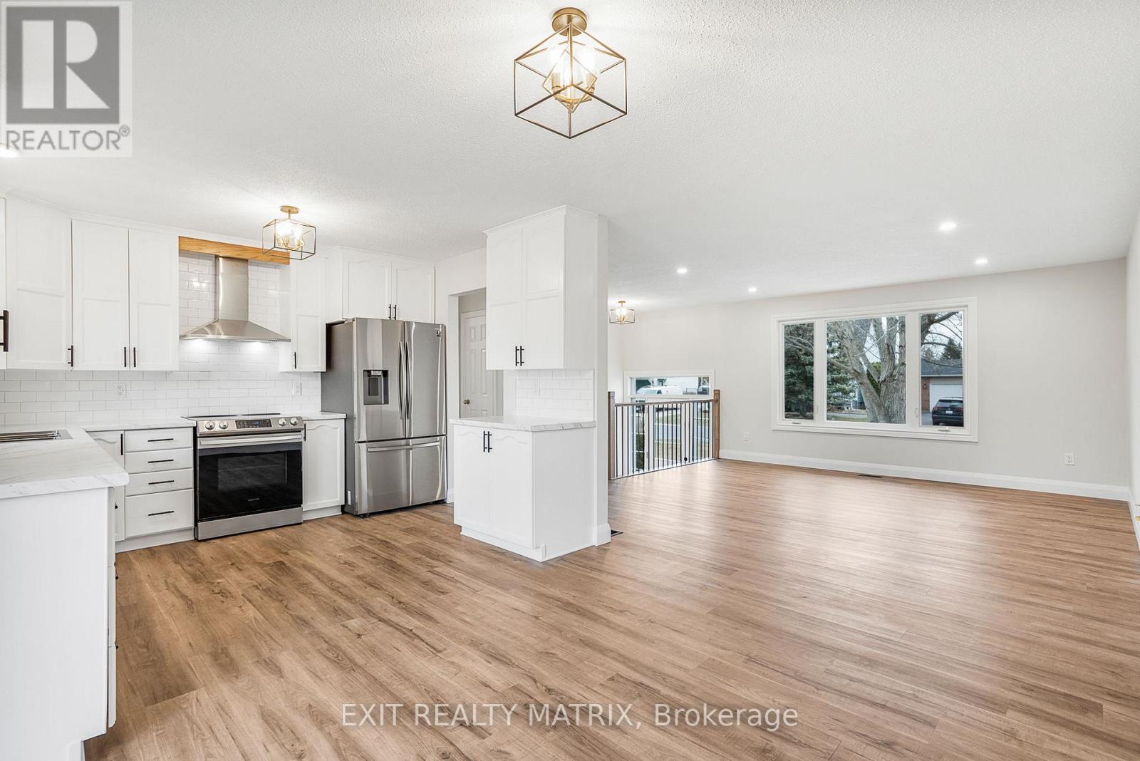 58 Castlebeau Street, Russell, Ontario  K0A 1W0 - Photo 8 - X12939948