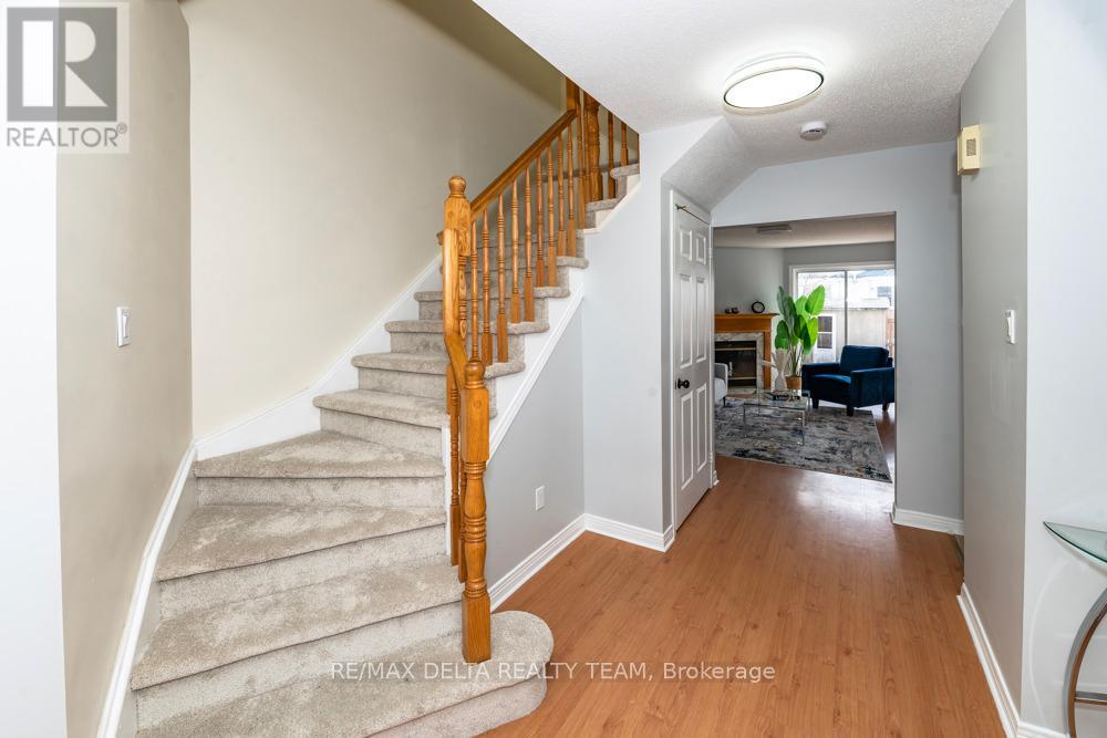 137 Bridlewood Drive S, Ottawa, Ontario  K2M 2G6 - Photo 4 - X12939968