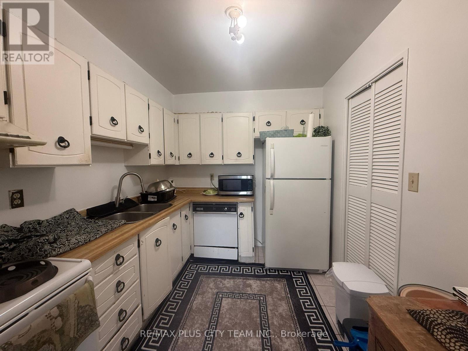 909 - 10 Edgecliff Golfway, Toronto, Ontario  M3C 3A3 - Photo 9 - C12939958