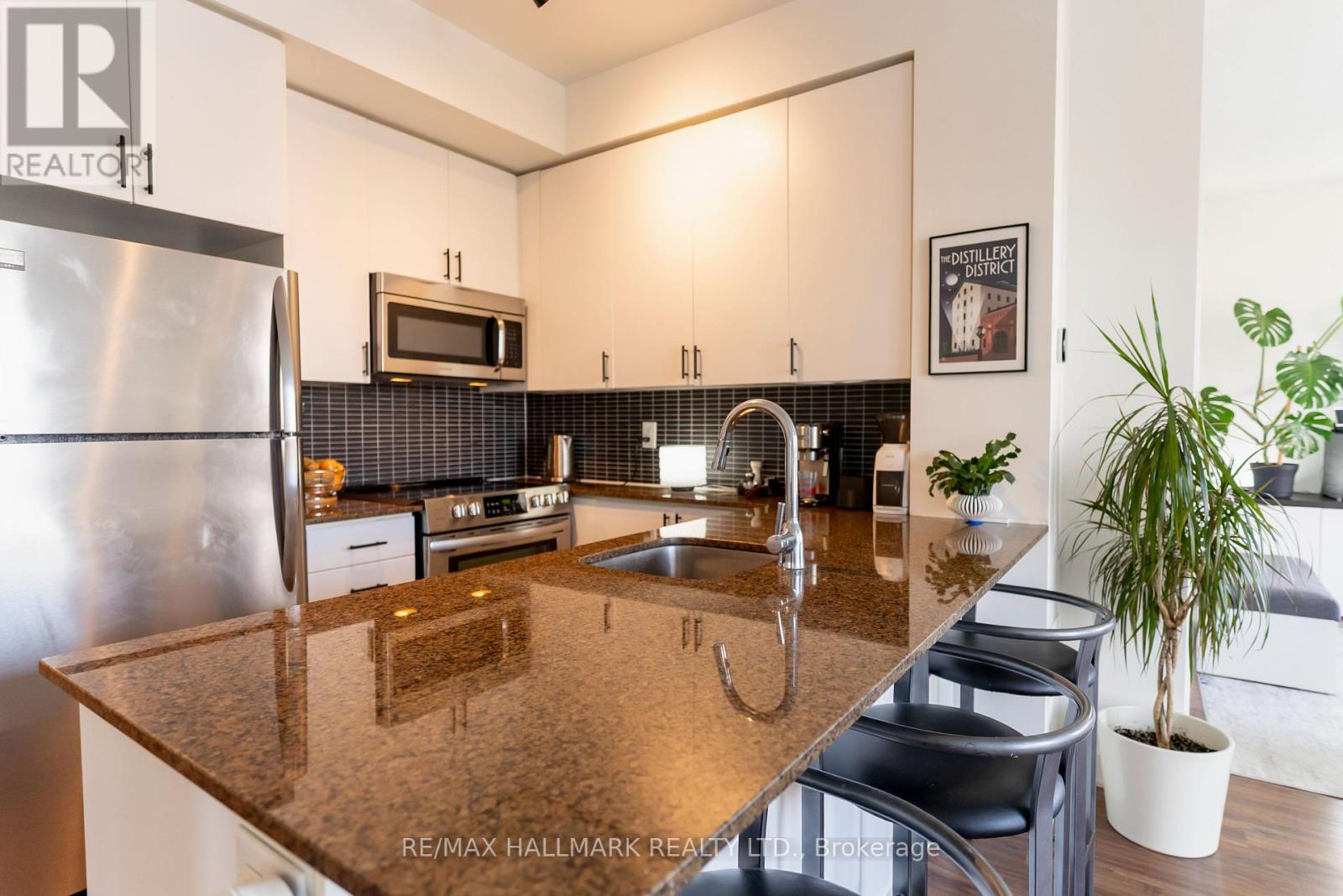 813 - 260 Sackville Street, Toronto, Ontario  M5A 0B3 - Photo 17 - C12940124