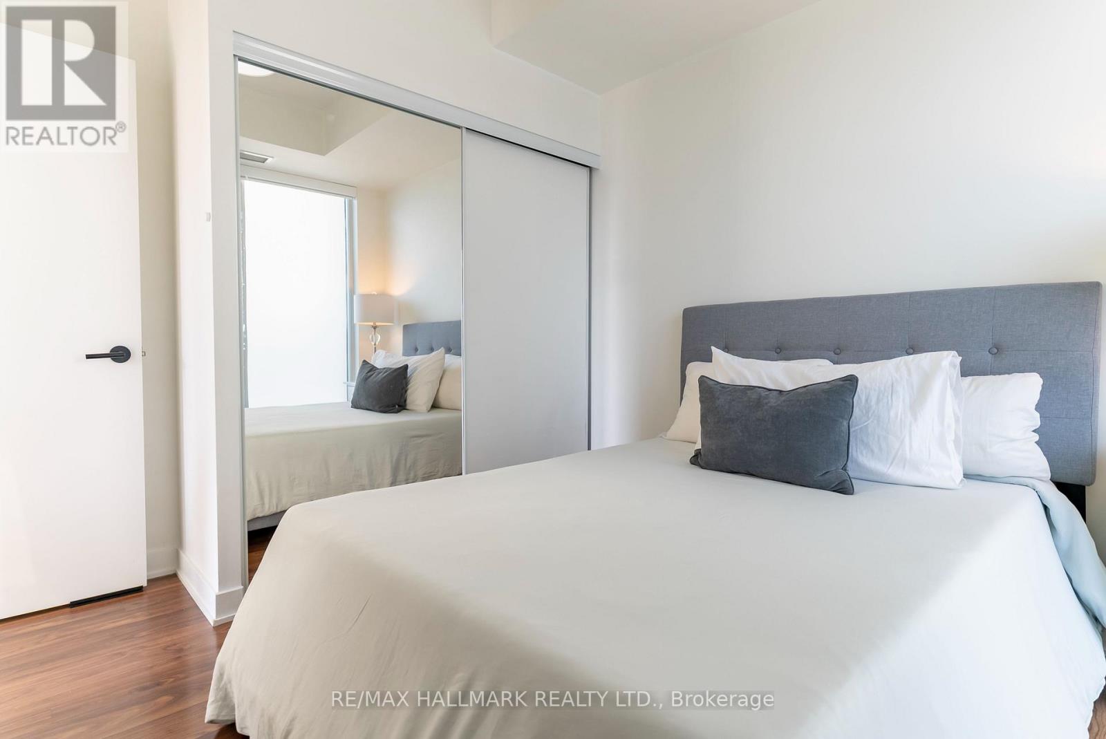 813 - 260 Sackville Street, Toronto, Ontario  M5A 0B3 - Photo 32 - C12940124