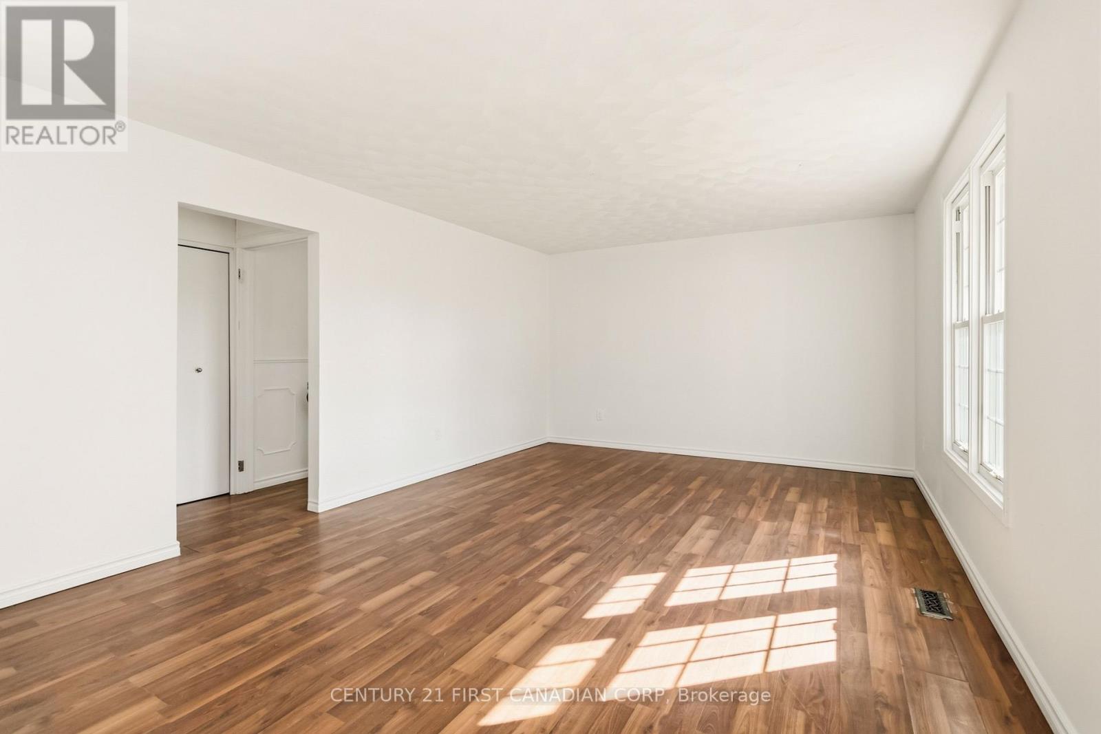 6 Spartan Drive, Brantford, Ontario  N3R 6C7 - Photo 12 - X12697724