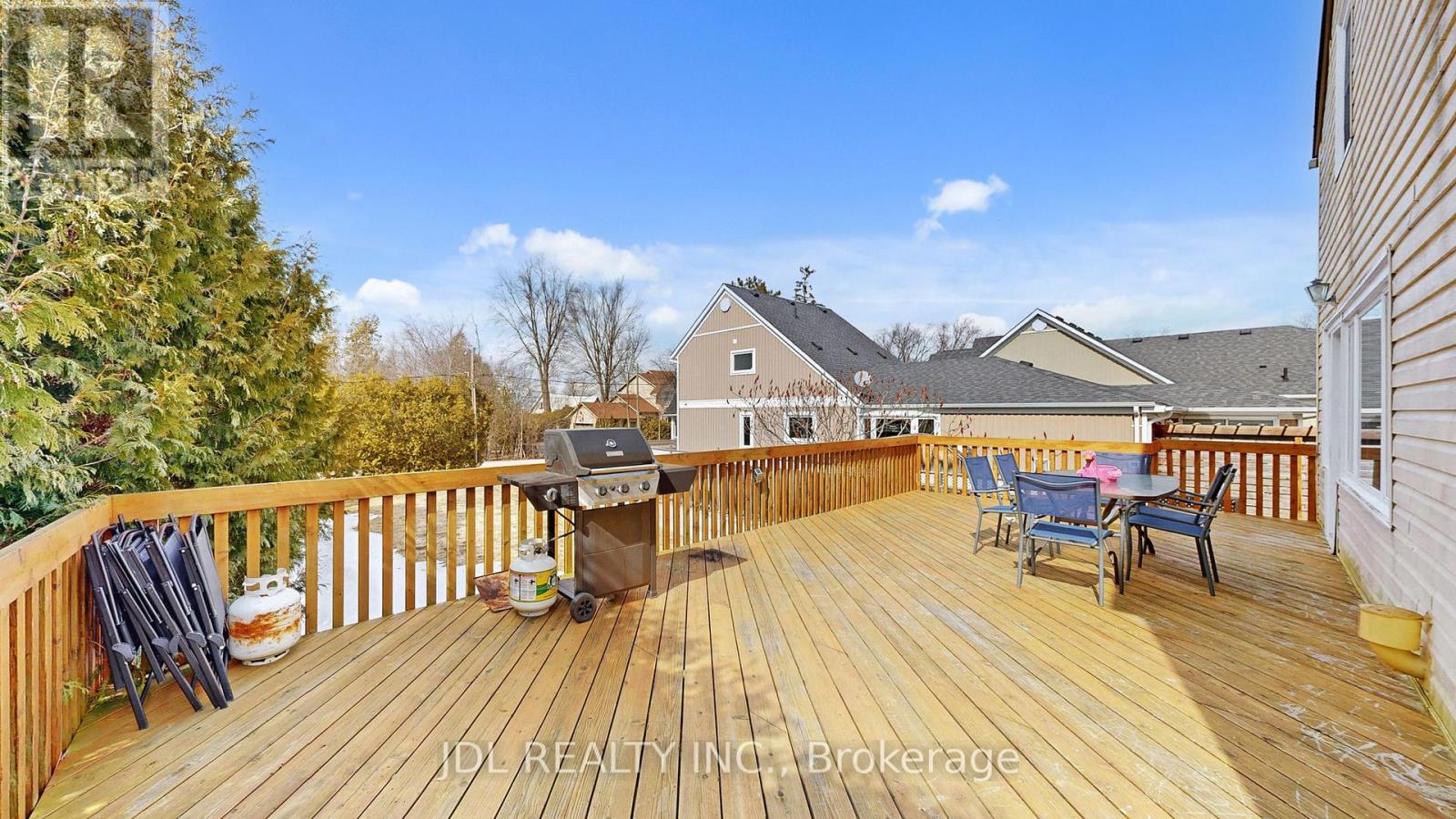 11 Red Robin Road, Georgina, Ontario  L4P 3E9 - Photo 11 - N12939934