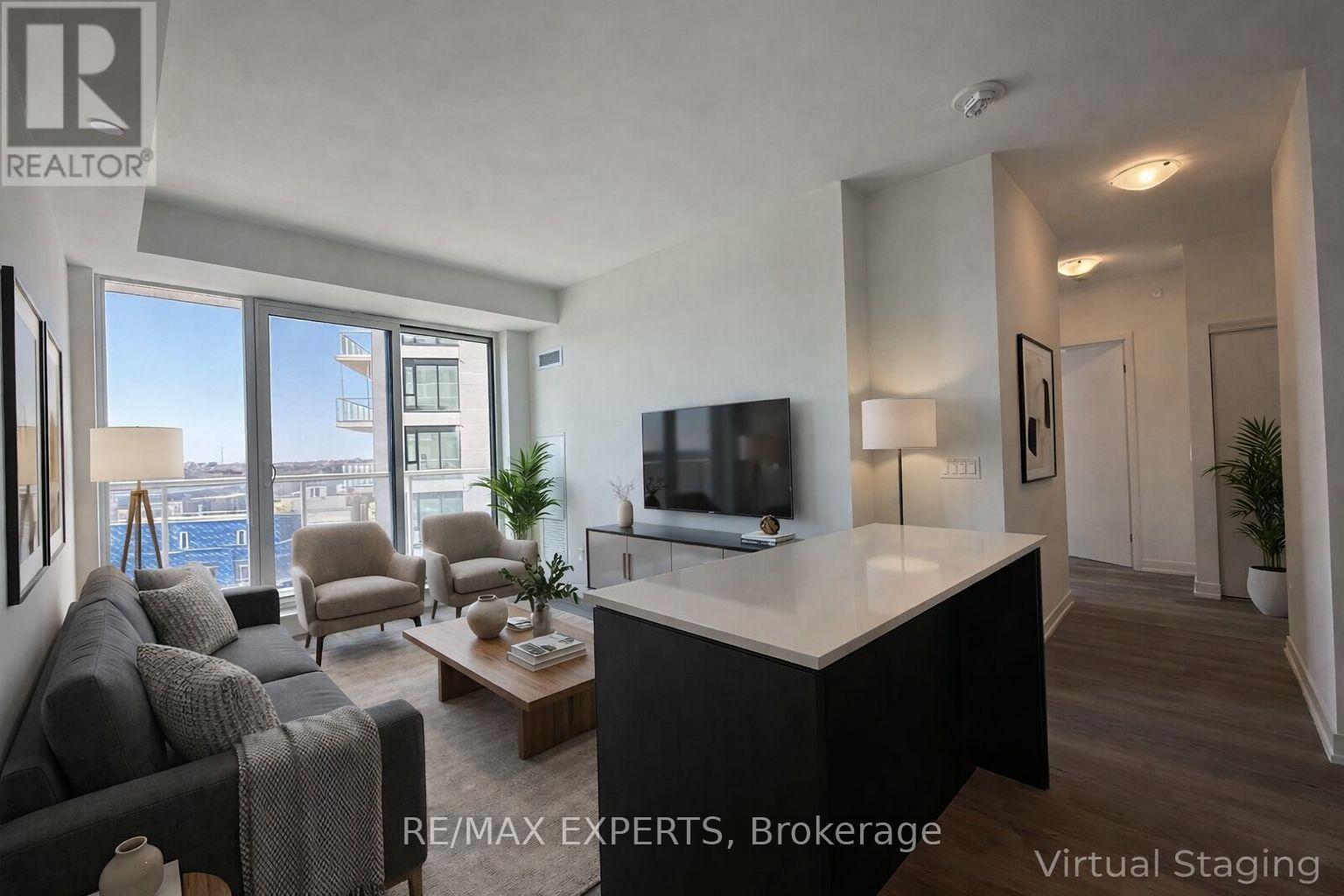 701 - 6 David Eyer Road, Richmond Hill, Ontario  L4S 0N5 - Photo 2 - N12940078