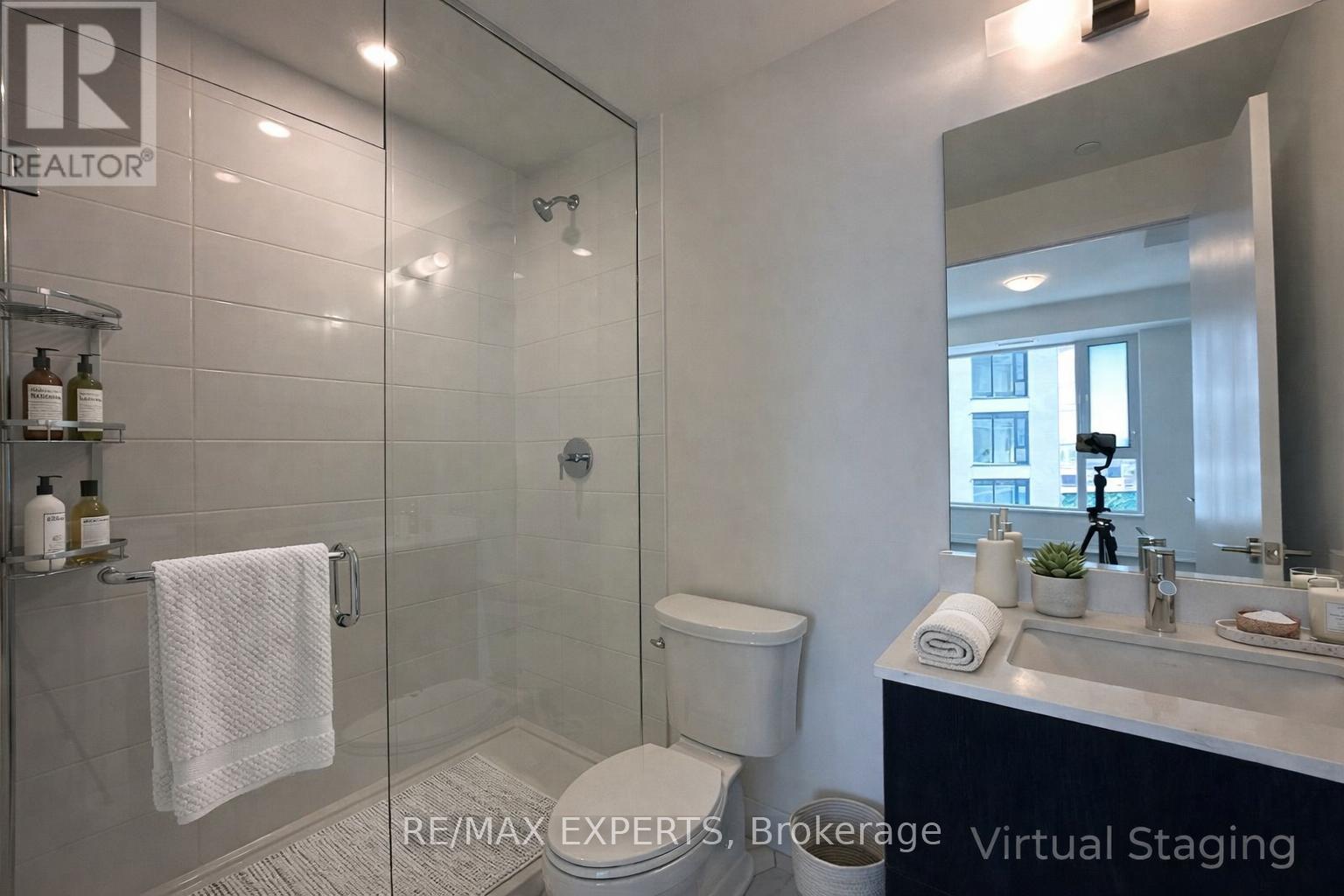 701 - 6 David Eyer Road, Richmond Hill, Ontario  L4S 0N5 - Photo 3 - N12940078